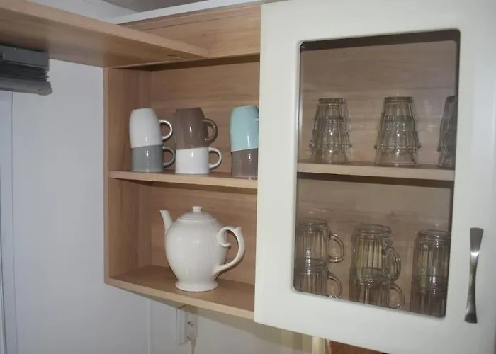 Semesterbostad Onder De Eik Epe